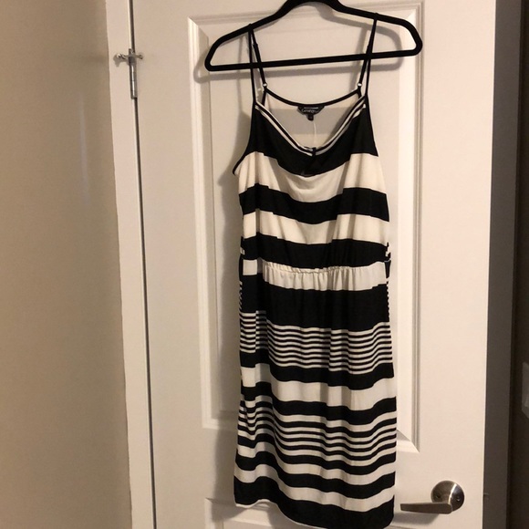 🍀4 for $25🍀 

🌟BRAND NEW🌟 black & white stripped dress - Picture 3 of 7